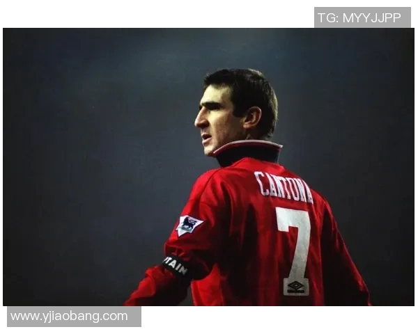 以足球胸针徽章展现球星荣耀与热爱精神的独特艺术魅力 以足球胸针徽章展现球星荣耀与热爱精神的独特艺术魅力